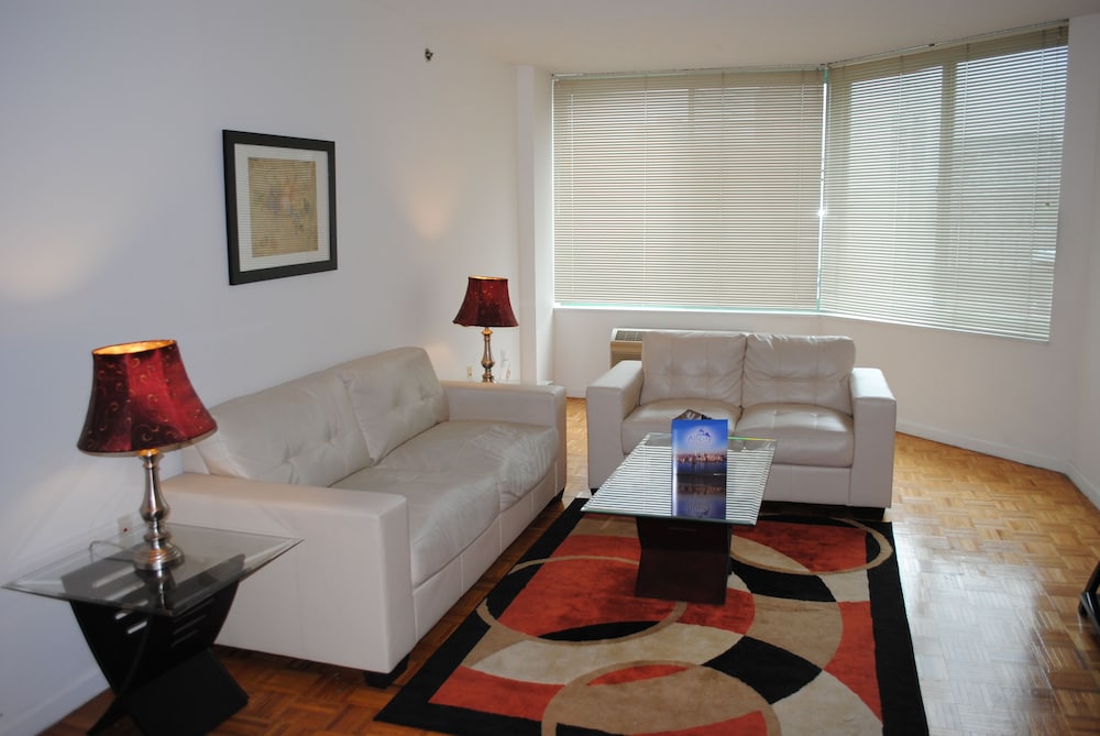 Hudson Suites at Newport