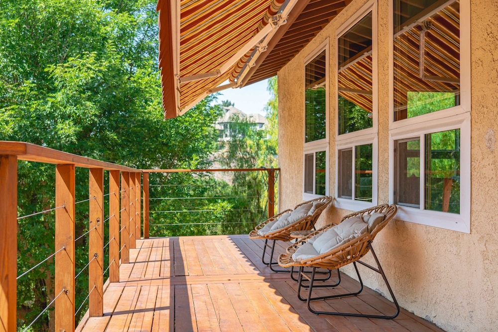 Mountain View Family Retreat w Game Room Scenic Decks