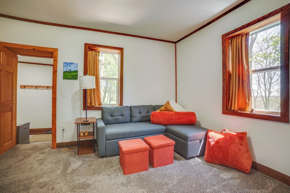 3 Mi to Lake Michigan: Charming Kewaunee Hideaway
