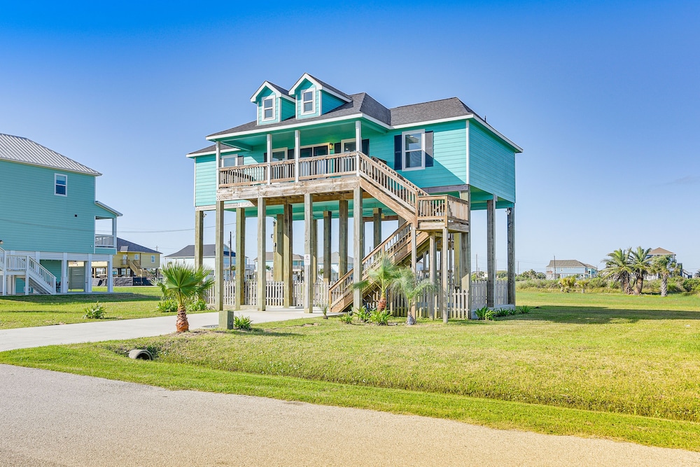 Near Beach Access: Galveston Home w/ Grill & Patio