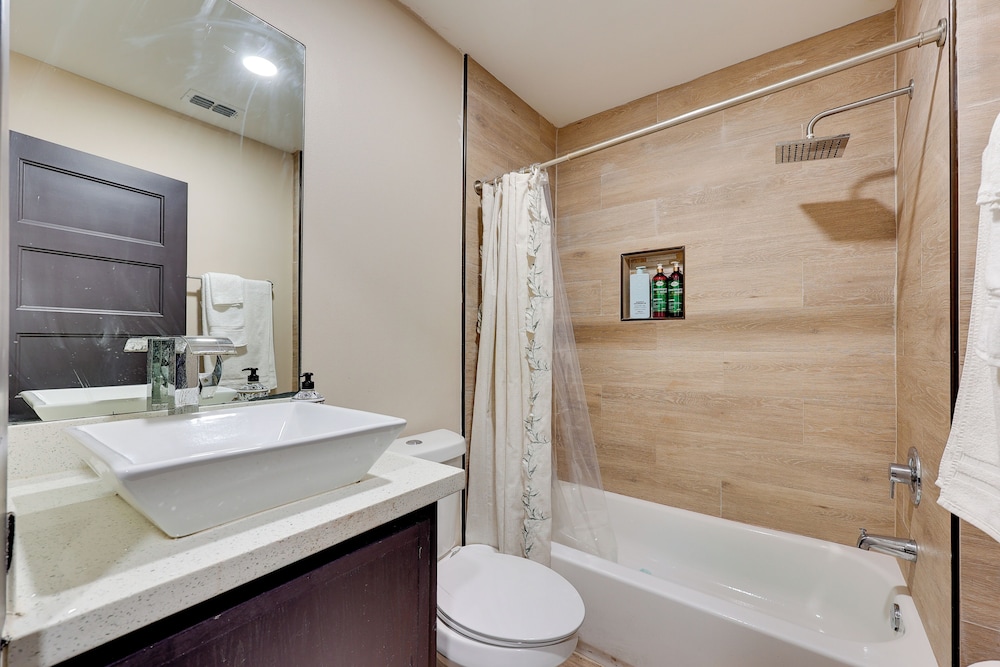 1 Mi to Dtwn Mcallen: Convenient Home Near Parks