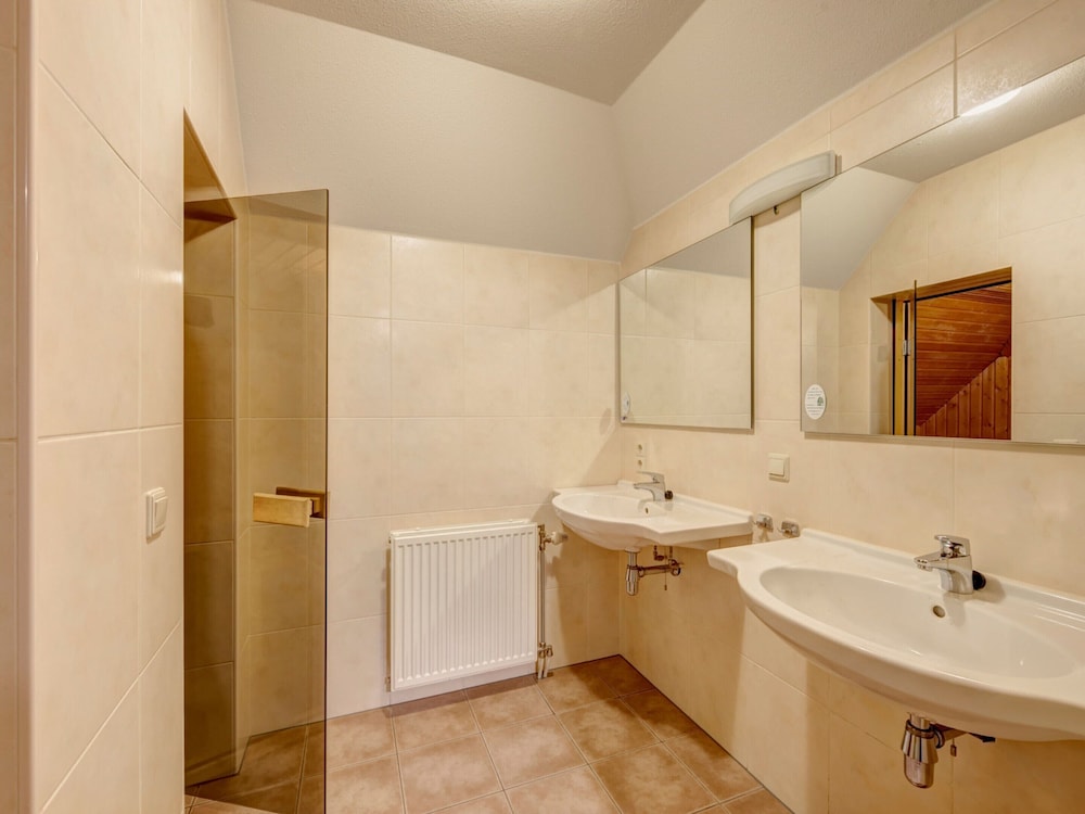 Restyled Villa with Washing Machine near River Moselle view 3