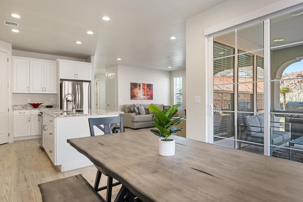 Holiday Hideaway 5 Bedroom Townhouse