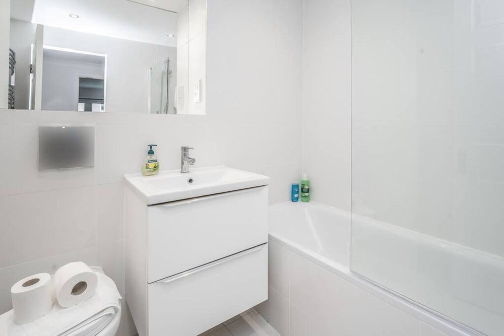 Luxury 2bed 2bath-ground Floor-free Parking