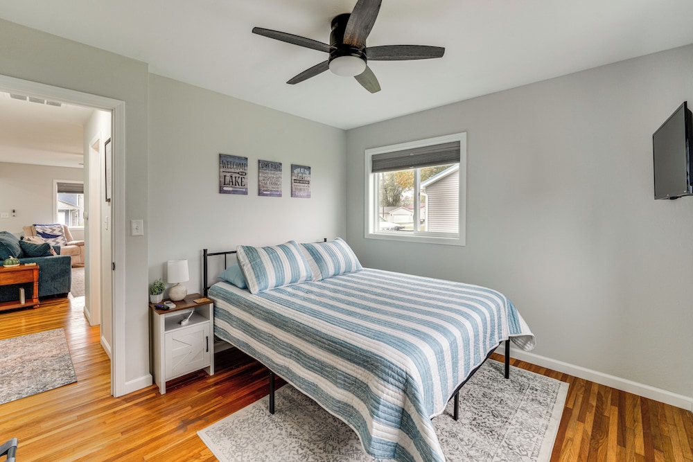 Walk to Lagoon Saloon! Chic Home on Nugent's Canal