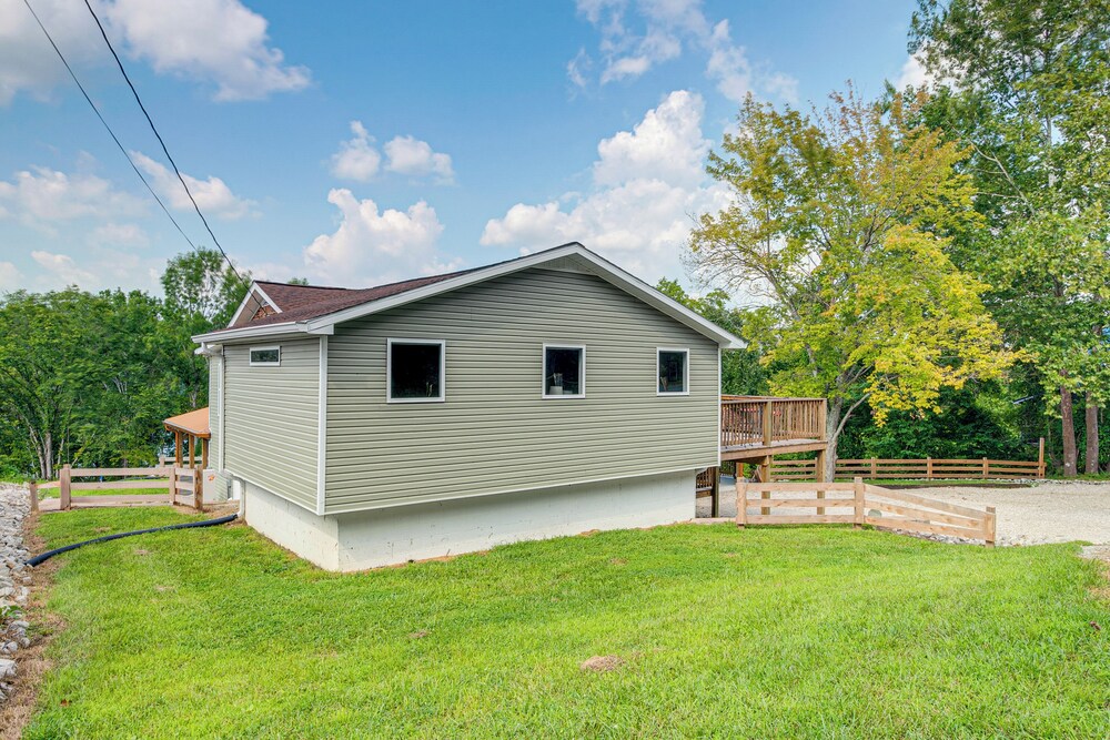 Waterfront Escape in Cub Run w/ Deck & Hot Tub! view 4