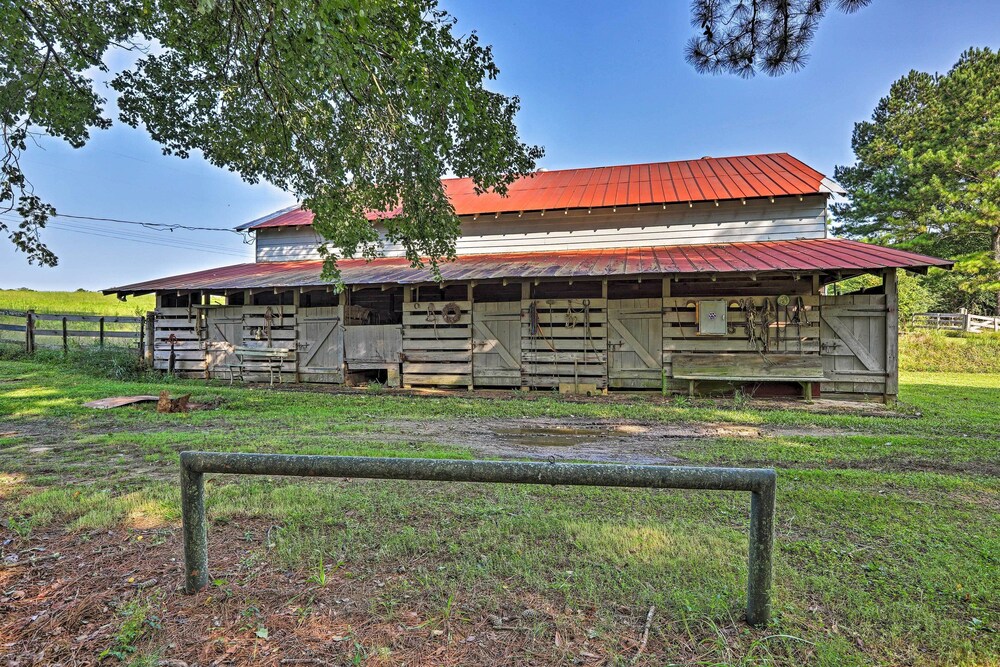Charming Newnan Carriage House on 95 Acres! view 5