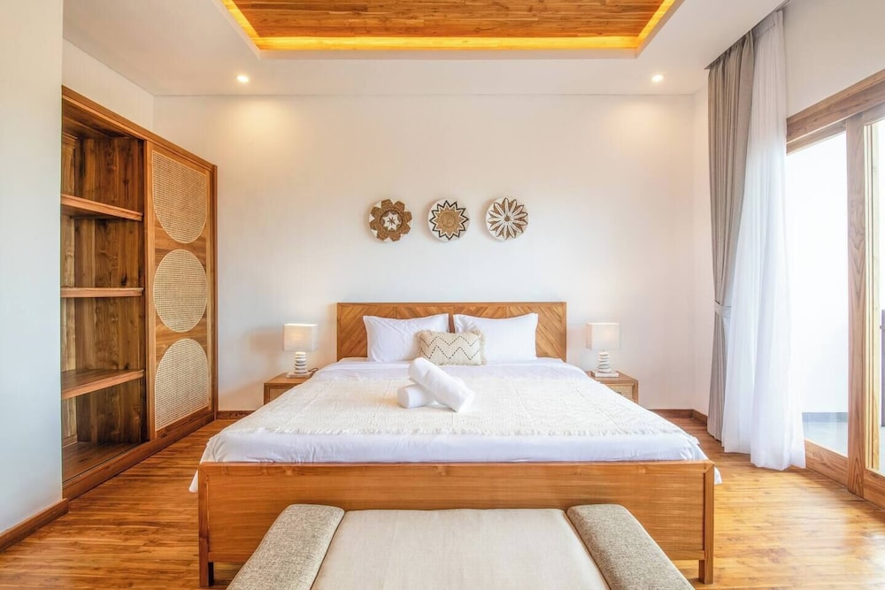 Luxurious 6 BR With Sea View, 5 Mins to Savaya