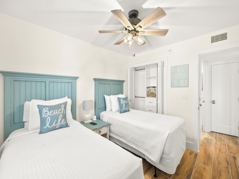 Seaside 2 by Distinctive Beach Rentals