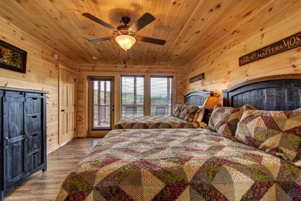 Rocky Top Lodge - 9 Bedrooms, 8 Baths, Sleeps 40 Home by Redawning