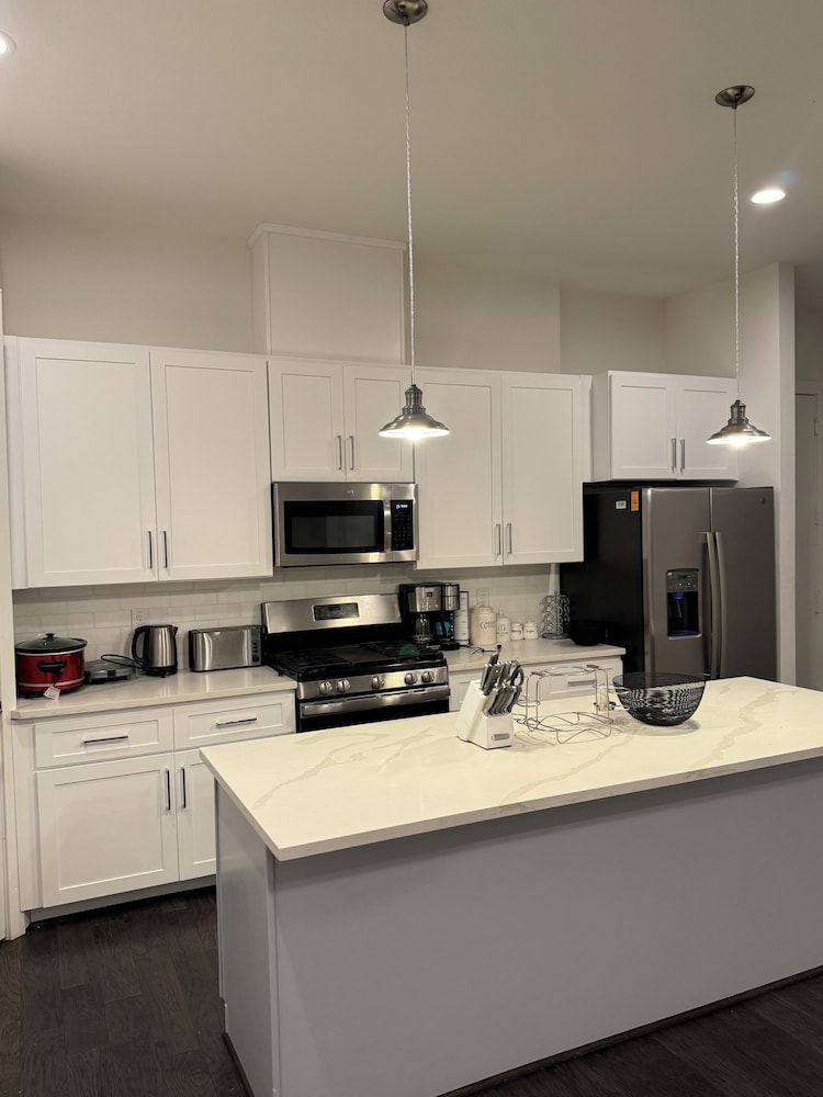 Luxury 3BR for Families Nurses and Group