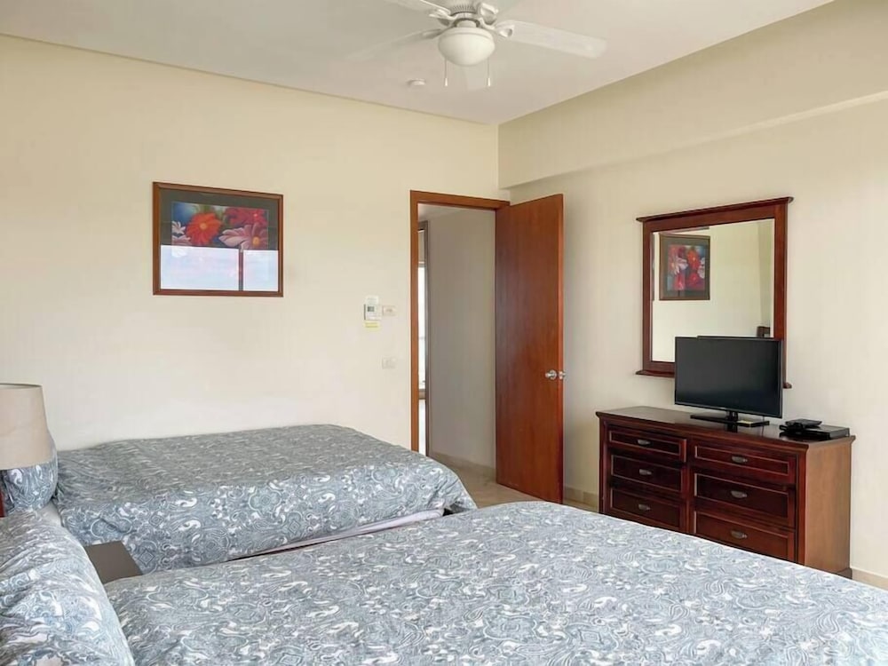 Quiet Beachfront Condo With Pools Private Beach