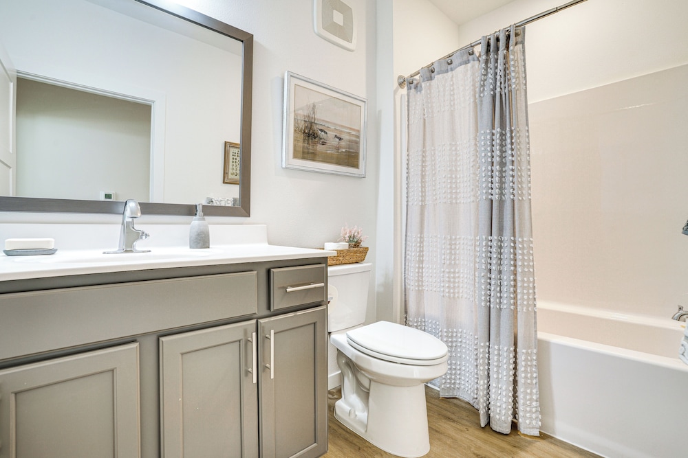 4 Mi to National Sports Center: Apt in Blaine