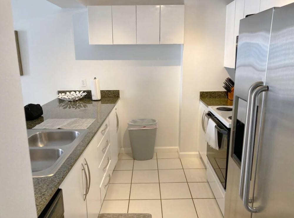 Modern 1-br Condo in Upscale Brickell Locale