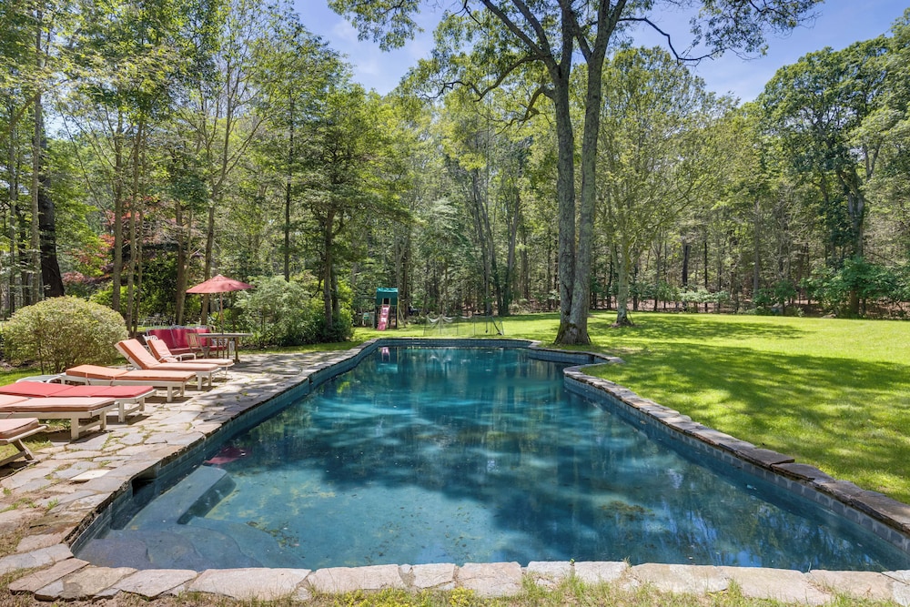 20-acre Hamptons Nature Escape w/ Hot Tub & Pool