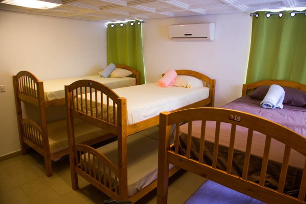 Los Mostros Hostel