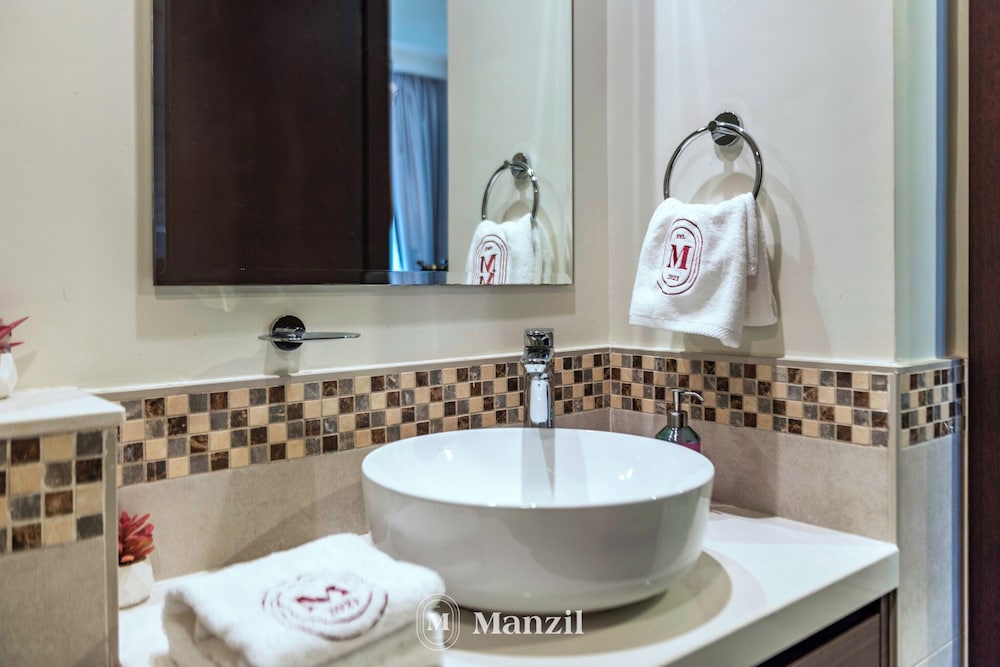 Manzil-1BR w Canal View near Dubai Mall
