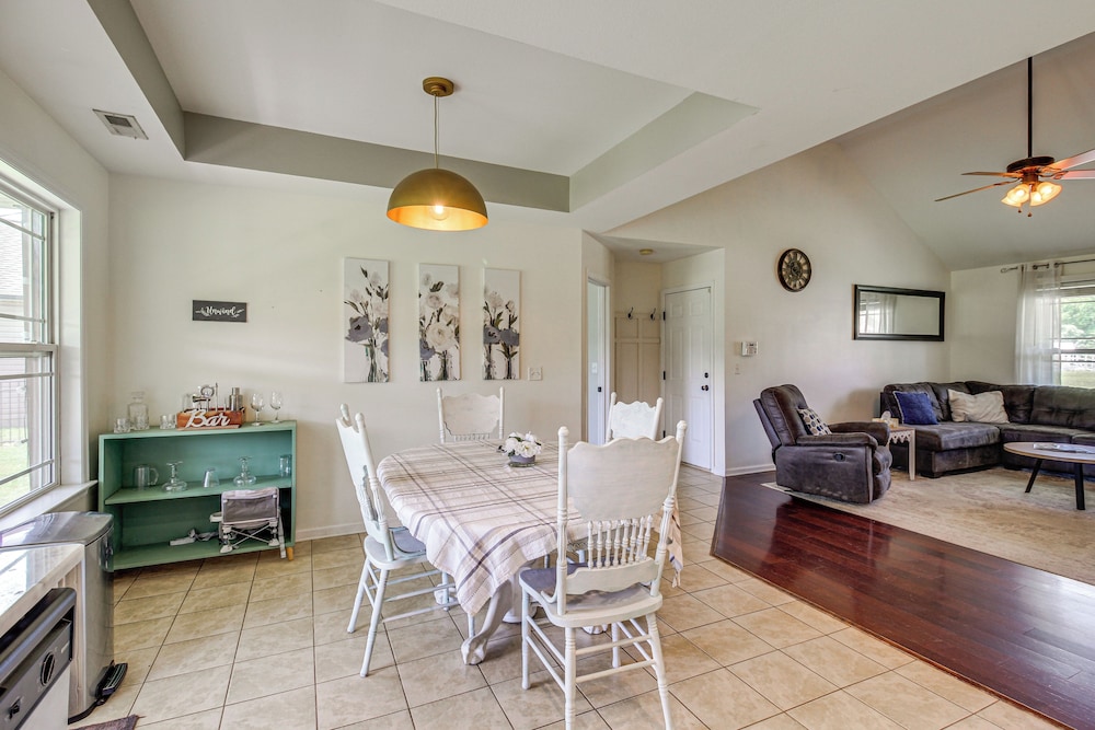 13 Mi to Chattanooga: Family Home w/ Backyard!