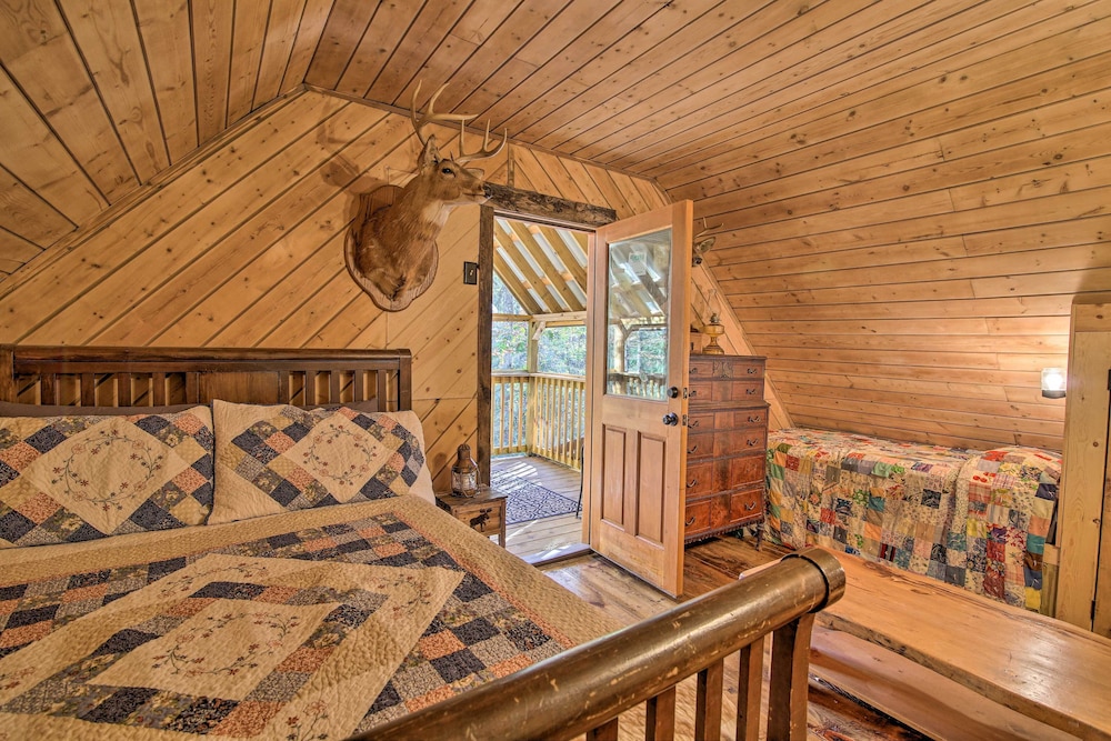 Tubes & Kayaks: 5-acre North Georgia Mtn Retreat view 4