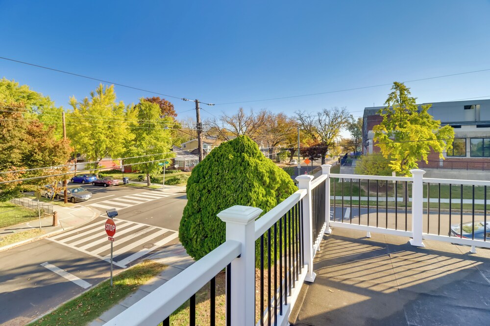 5 Mi to National Mall: DC Home w/ Pool Table