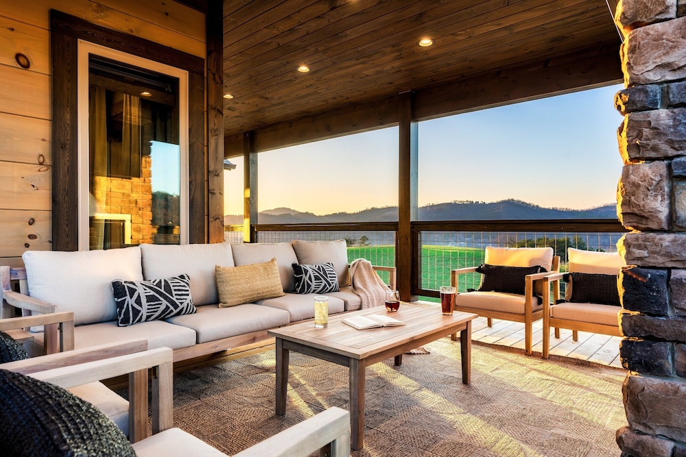 The Luxe 4 Bedroom Cabin