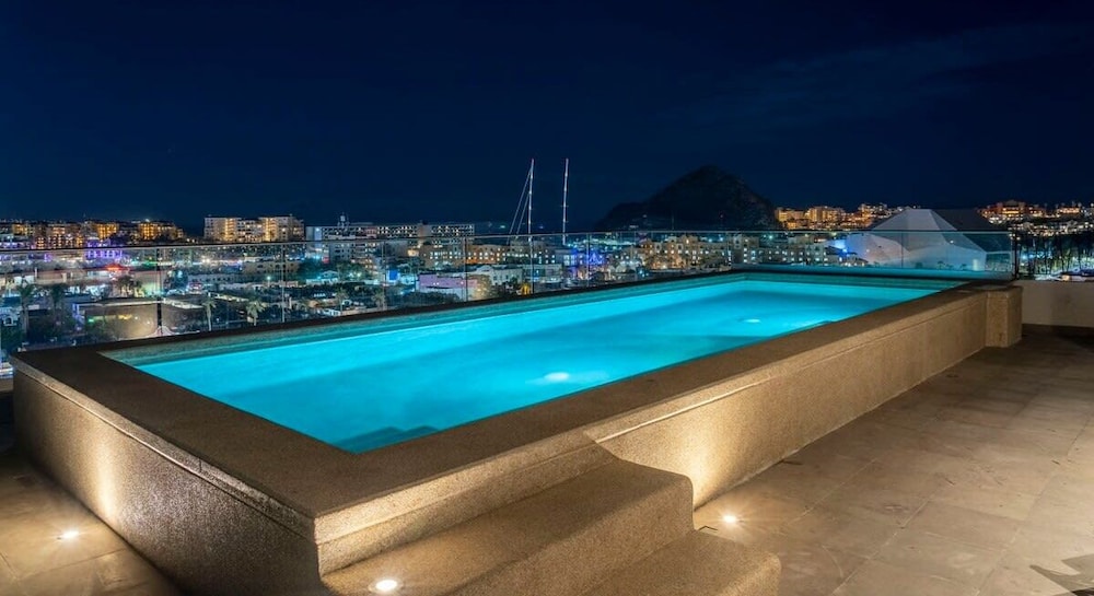 New 1BR Condo Near Marina and Downtown - Pool