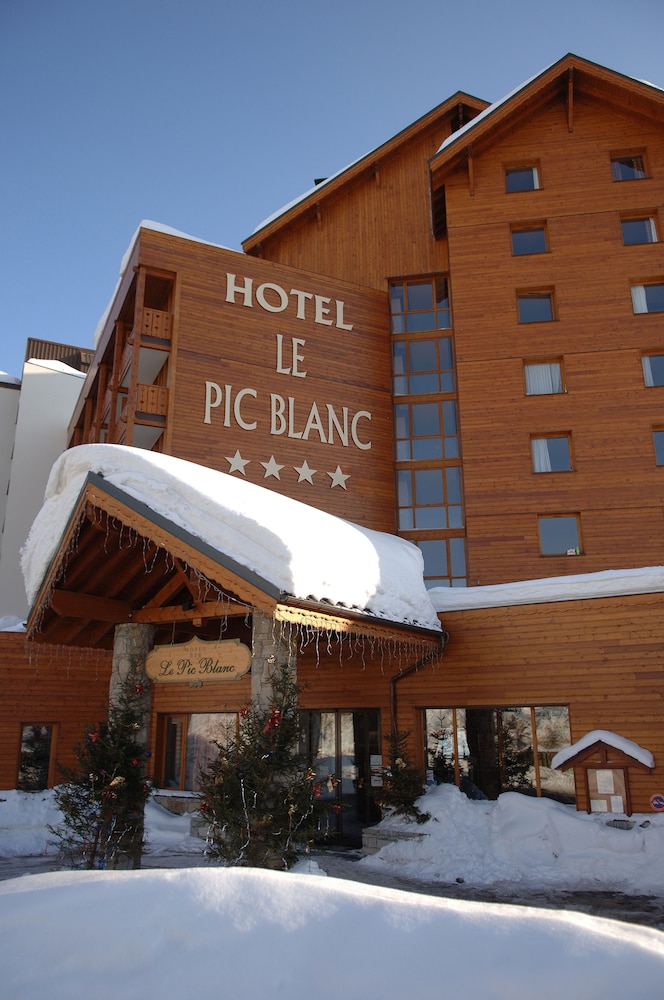 Huez Vacations - Hotel Le Pic Blanc - Property Image 1