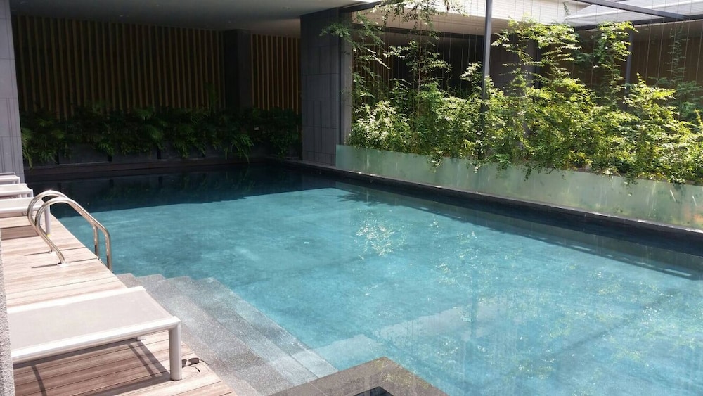 S39- 1 Bedroom Downtown Apt With Balcony and Pool