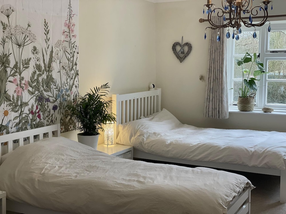 Lovely 5-bed House Near Ilminster and for Families view 4