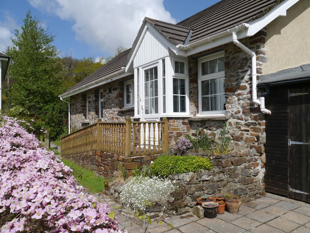 Leworthy Farmhouse view 3