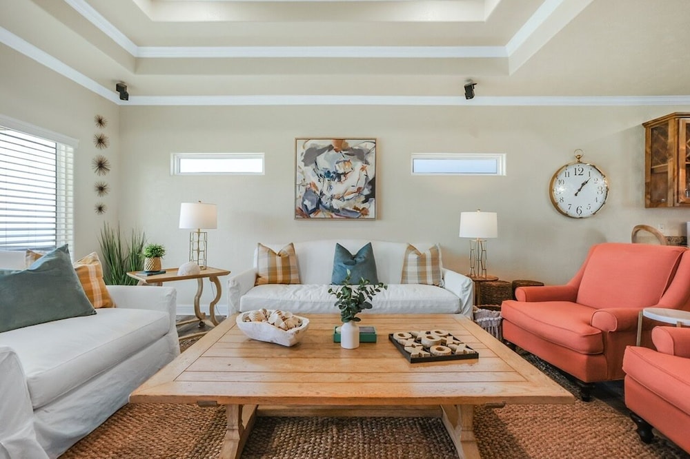 A La Playa 2 Bedroom Home by RedAwning