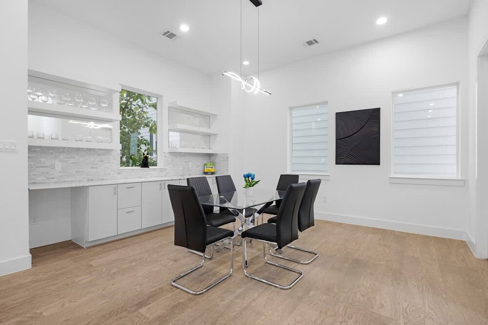 Newly Built Modern 3 Bedroom Houston Home