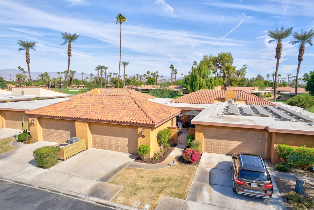 Designer Seville Condo w Golf Mountain Views