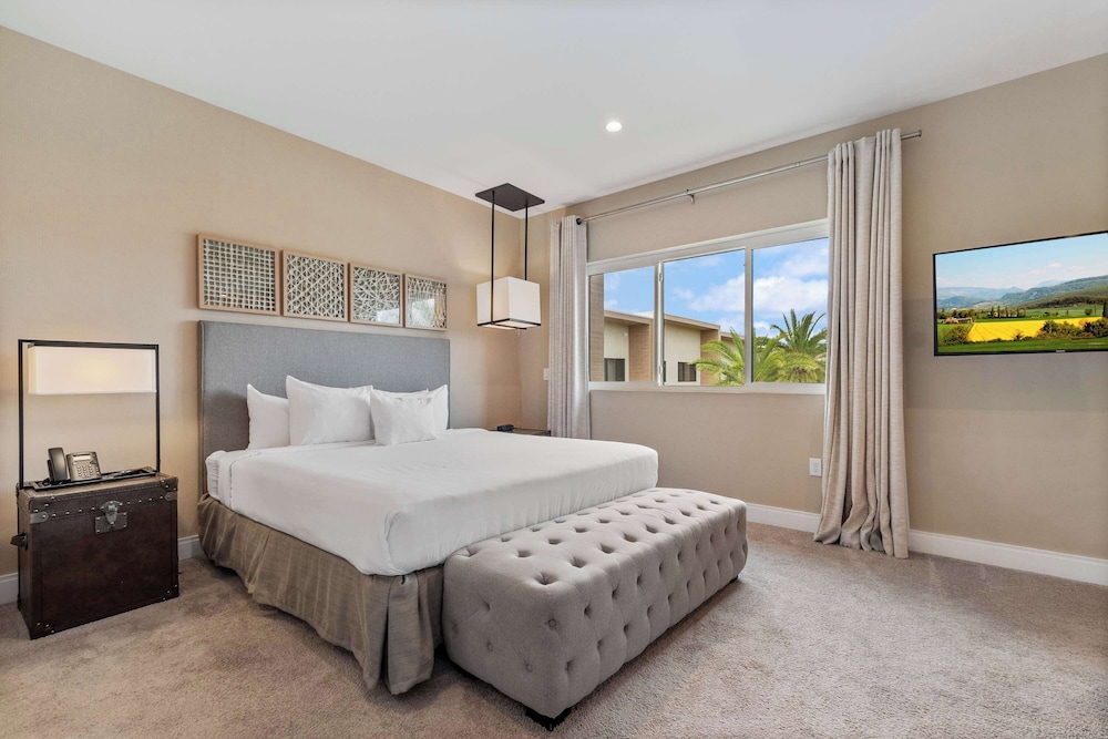 Minutes to Disney Chic Dream Villa With Stunning Patio and Resort Perks