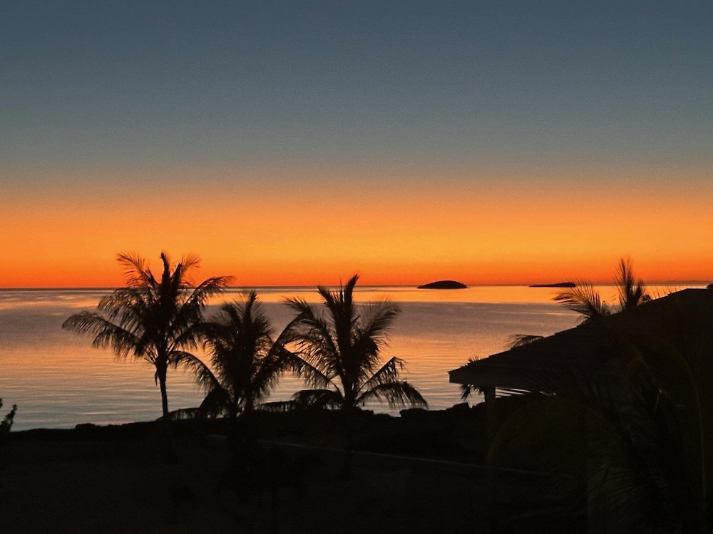 Seaesta - Brand New Estate W/pool & Private Backyard Beach 6 Bedroom Home