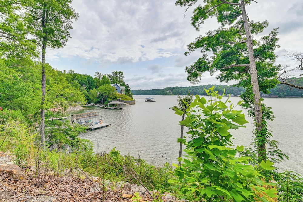 Upscale Getaway on Smith Lake w/ Boat Dock