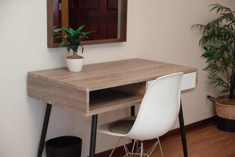 2BR Apt - Central Modern