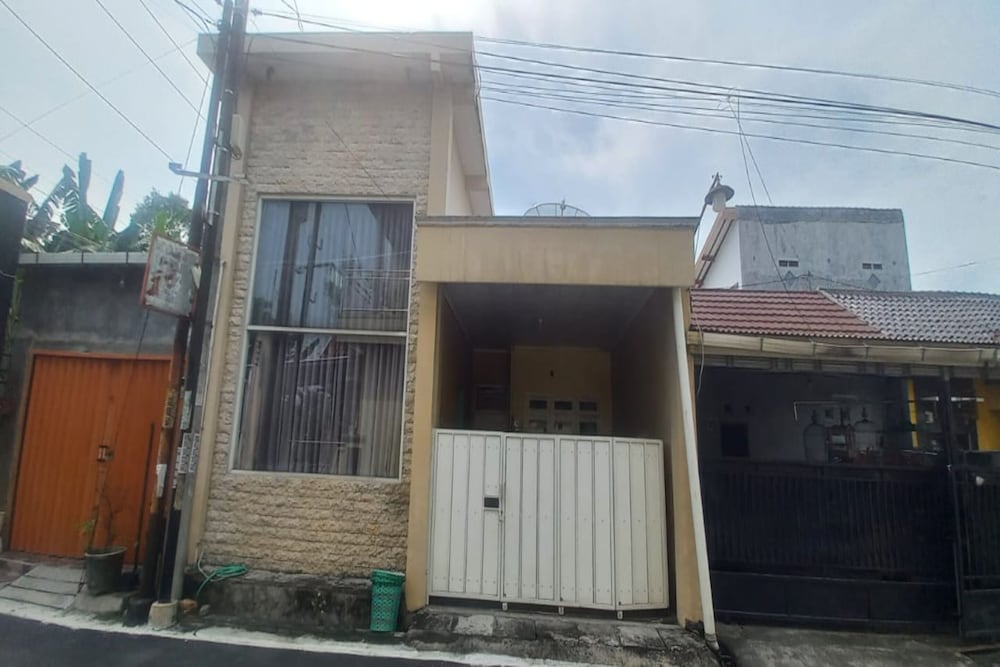 OYO 95060 Ahzafani Homestay Syariah