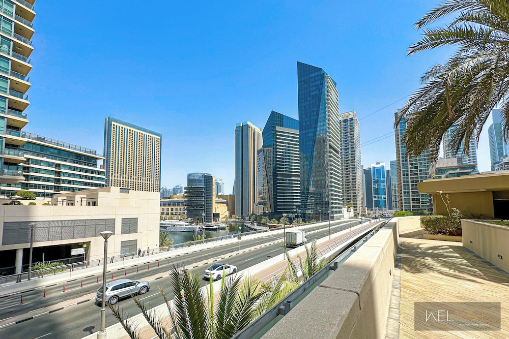 WelHome - Stylish Breathtaking 2BR Apartment in Marina