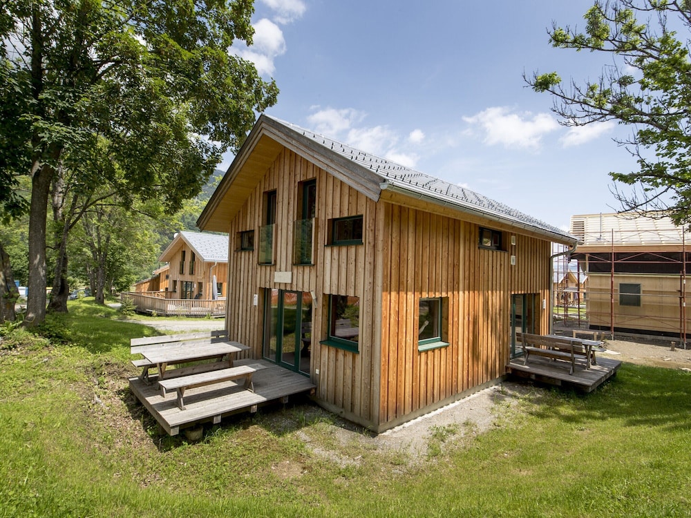 Modern Wooden Chalet in Sankt Georgen ob Murau with Hot Tub