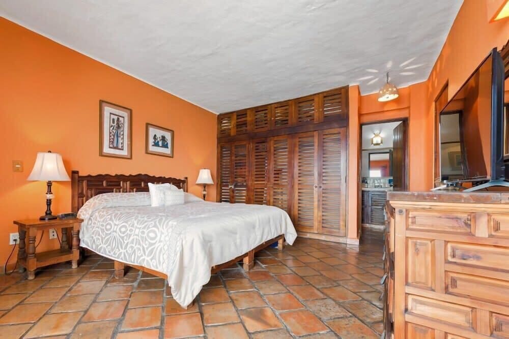 Ocean View 2Br Condo-balcony-beach-pool 710