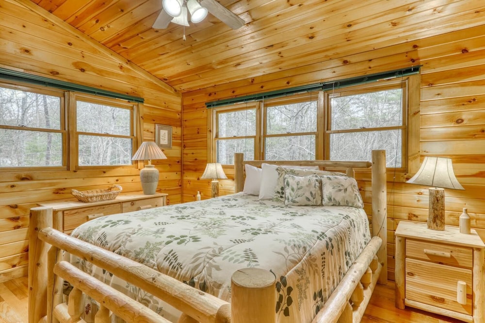 Lucilles Creekside Hideaway view 3