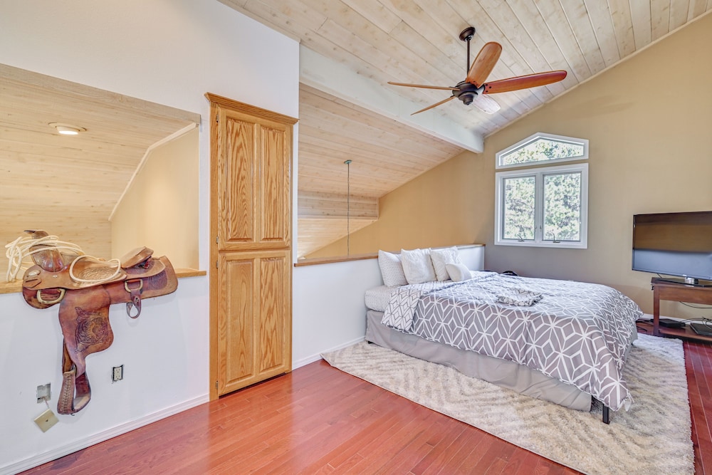 Forested Home in Flagstaff w/ Large Deck & Grill!