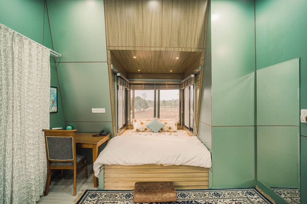 Sanjeevani Farms, Bhopal : A Luxury 5 Bedroom Private Pool Villa