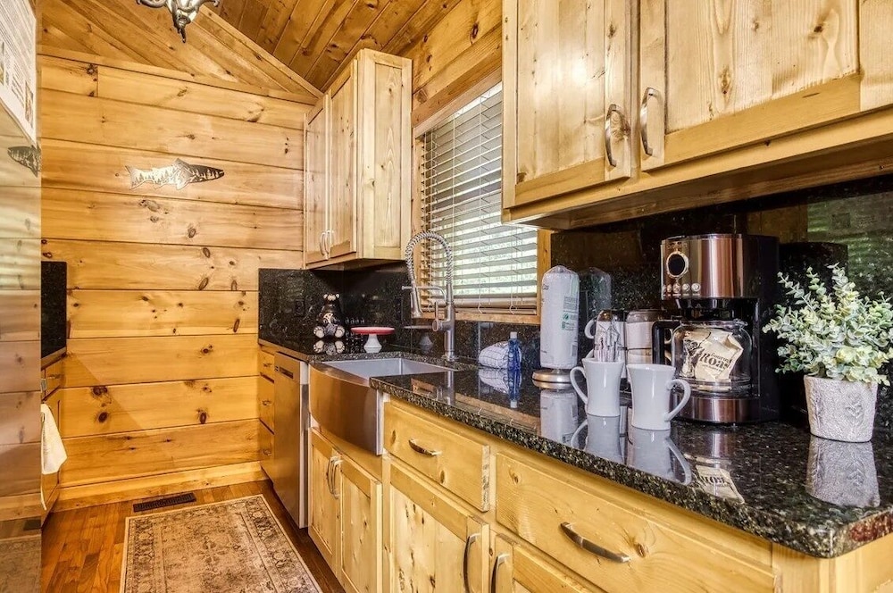 Tennessee Risky 3 Bedroom Cabin
