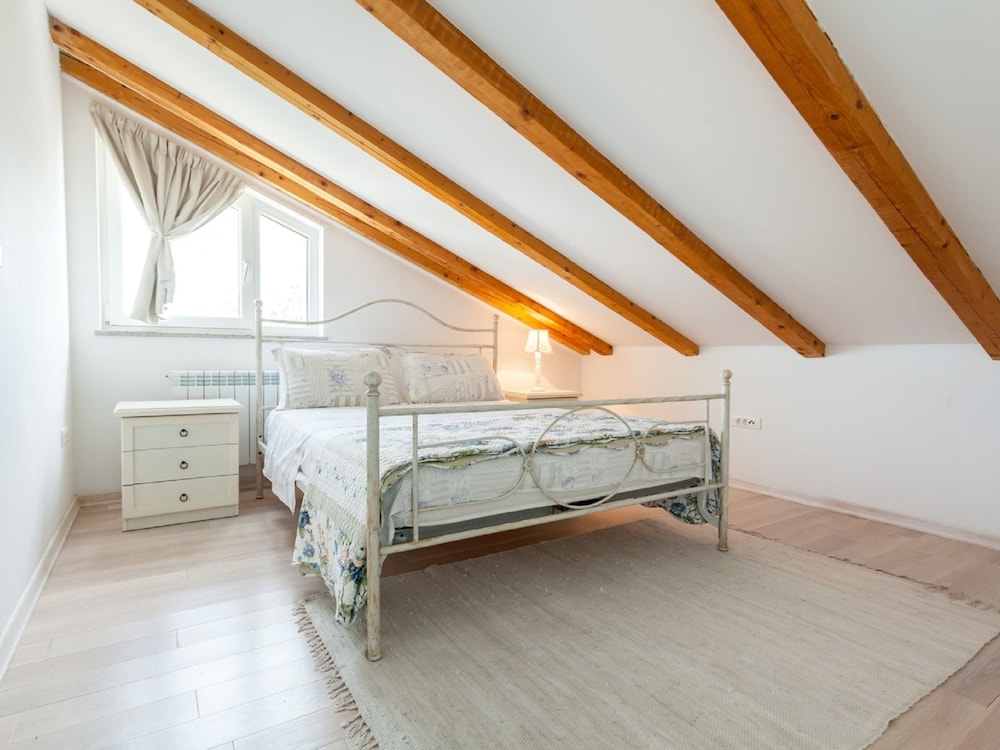 Spacious Apartment in Vantacici near Sea view 5