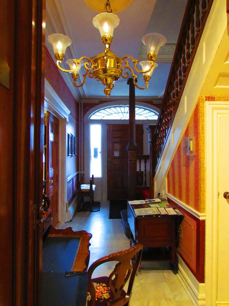 Brockville Vacations - The Noble Suites - Property Image 2