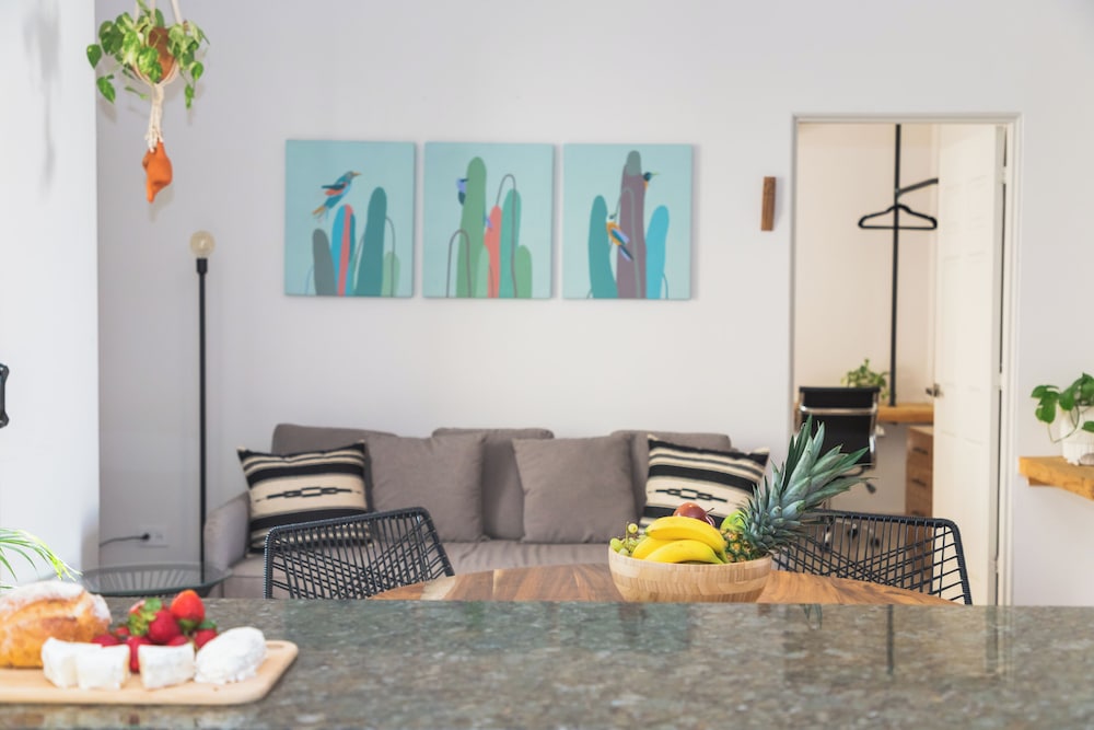 Grand Villa w Private Patio & Parking