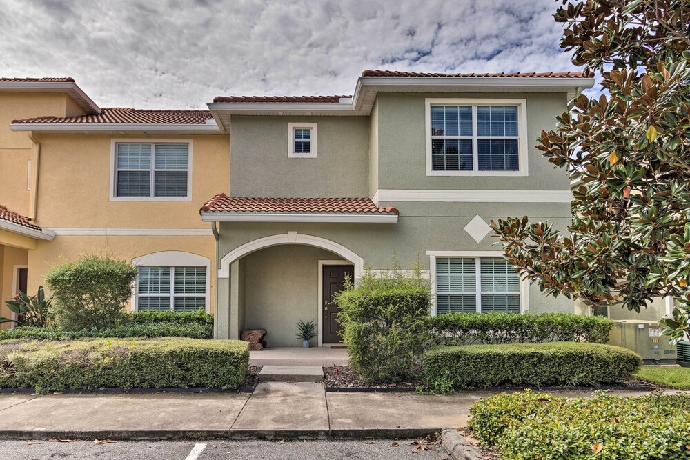 Grou-friendly Kissimmee Home: 7 Mi to Disney Parks view 4