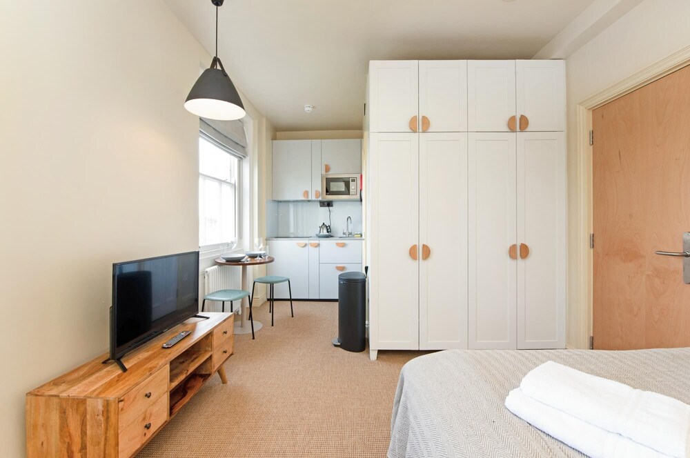 Bright Studio in Historic Camden Terrace